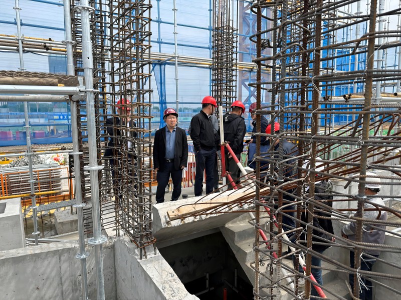 錢章赴云啟華章項(xiàng)目調(diào)研